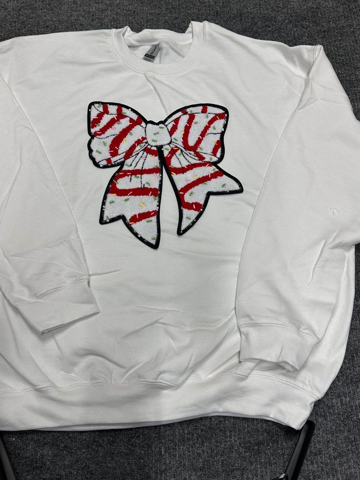 Chenille Patch- CHRISTMAS TREE CAKE BOW