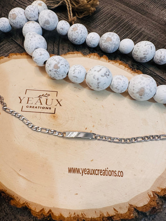 PERSONALIZED WOMEN HORIZONTAL BAR FIGARO CHAIN BRACELET