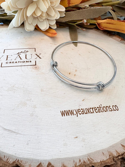 MODERN TWIST BANGLE BRACELET